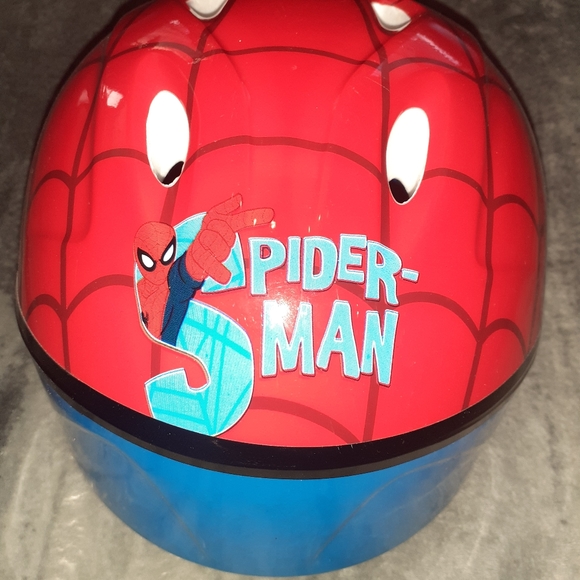 Spider man helmet - Picture 2 of 5
